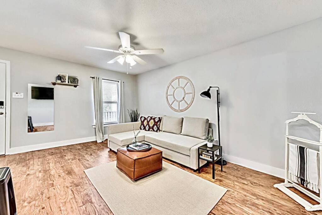 New - Near Deep Ellum + Downtown Dallas Flat エクステリア 写真