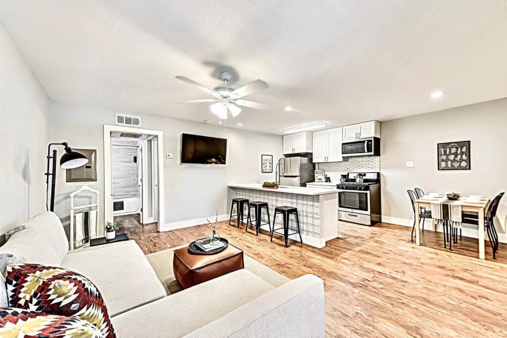 New - Near Deep Ellum + Downtown Dallas Flat エクステリア 写真