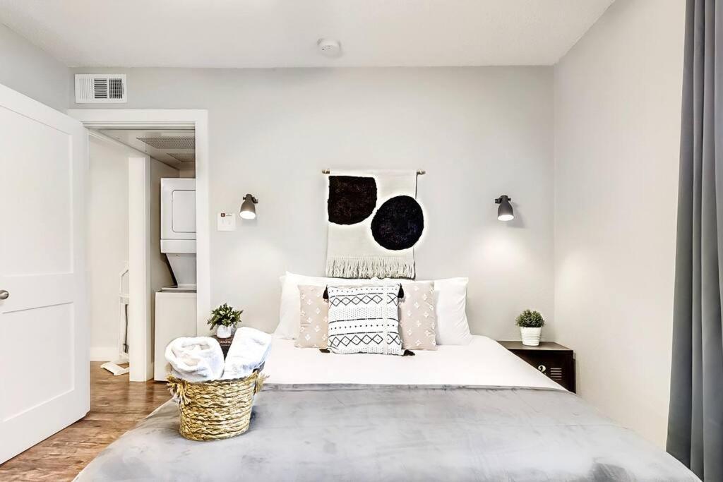 New - Near Deep Ellum + Downtown Dallas Flat エクステリア 写真