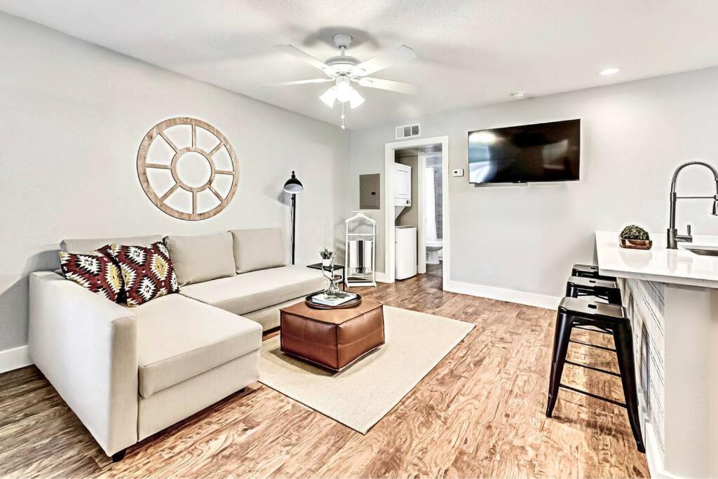 New - Near Deep Ellum + Downtown Dallas Flat エクステリア 写真